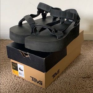 Teva Women’s Flatform Universal Sandals